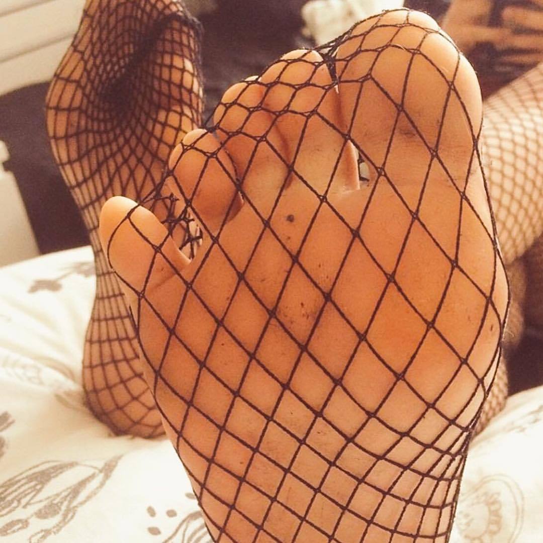 Perfect sexy dirty fishnet soles and toes. I hope the smell as sexy as they look.