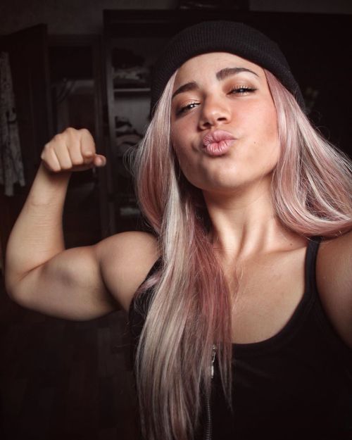girlswithbiceps:  Girl Biceps Rock!