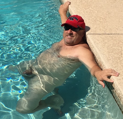 bigbearnchaser:Enjoying the pool on a hot AZ day!
