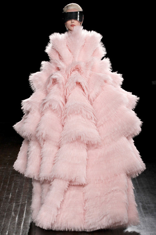frackowiaky:  Alexander McQueen, F/W 2013, Paris 