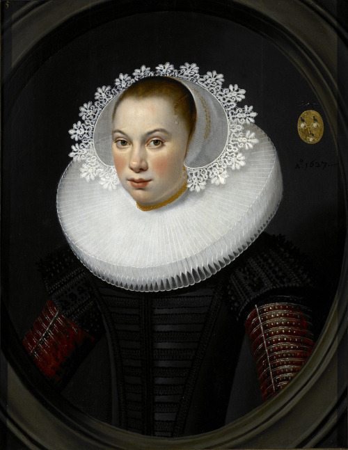 history-of-fashion: 1627 Salomon Mesdach - Anna de Looper(Zeeuws Museum)