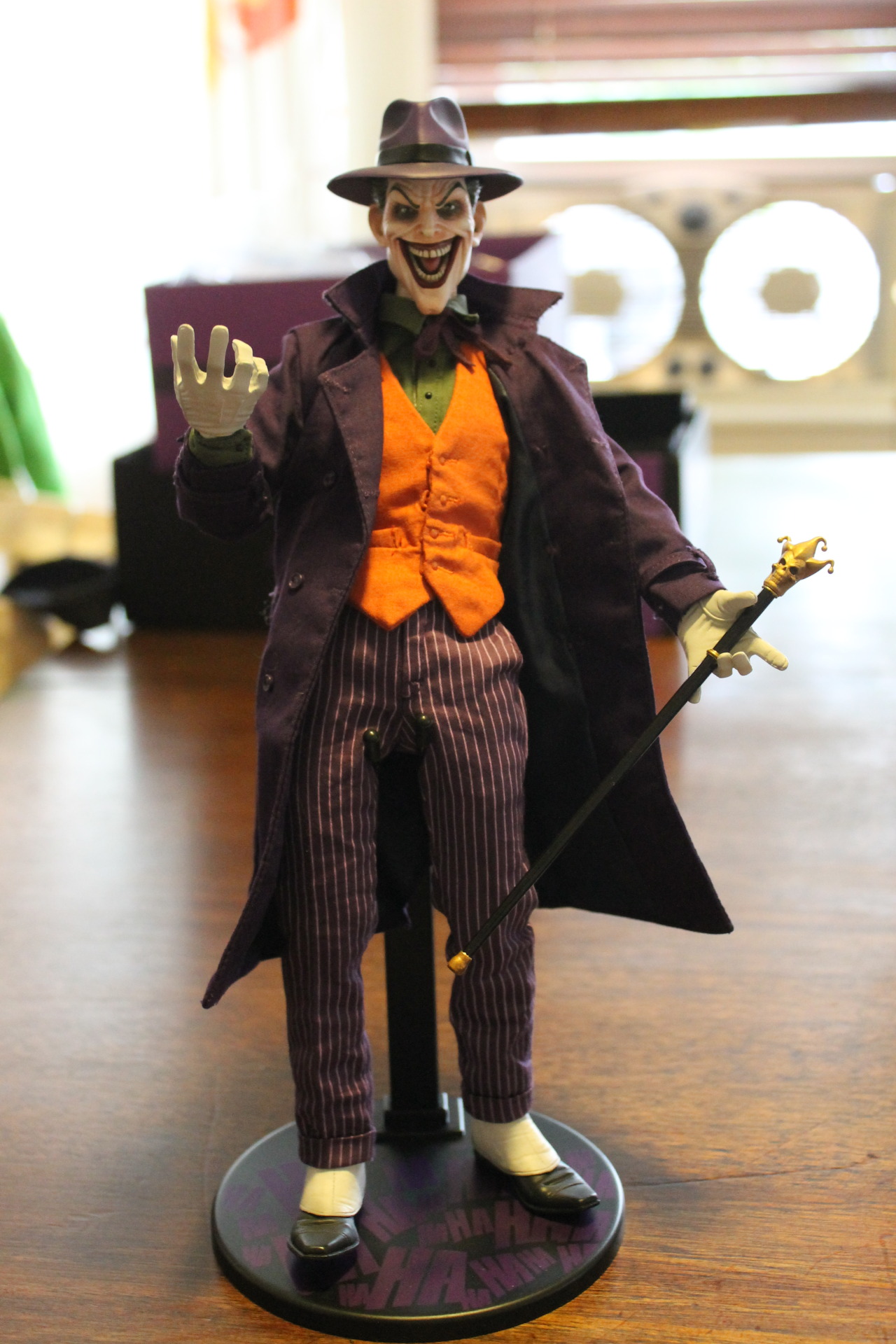 blithefool:  Alright, kiddies. Here he is- The Sideshow 1/6 Scale Joker. Overall,