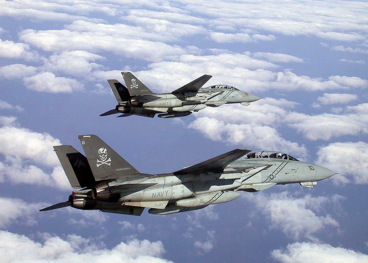 photoyage:At sea aboard USS George Washington (CVN 73) Nov. 26, 2002. – Two F-14B
