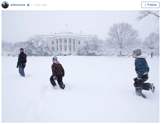 gokuma:  refinery29:  Pete Souza, the White House’s official photographer, explains