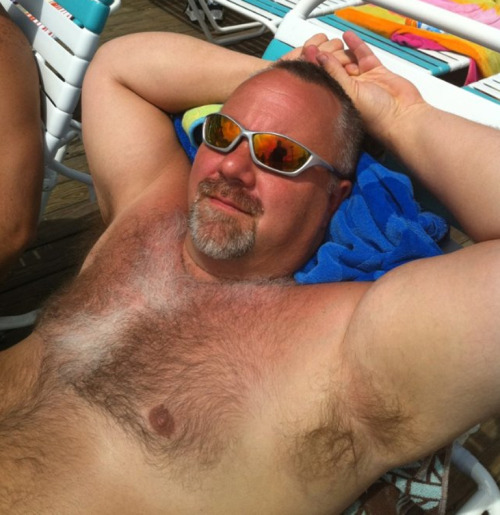 thebigbearcave:  tonybearuk:  membehr:  I love you  Sexy daddy   adorable bear face
