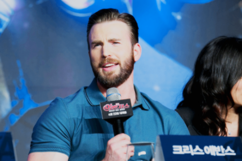 infiniitywars:Chris Evans attending “Avengers: Age of Ultron” Seoul press conference.