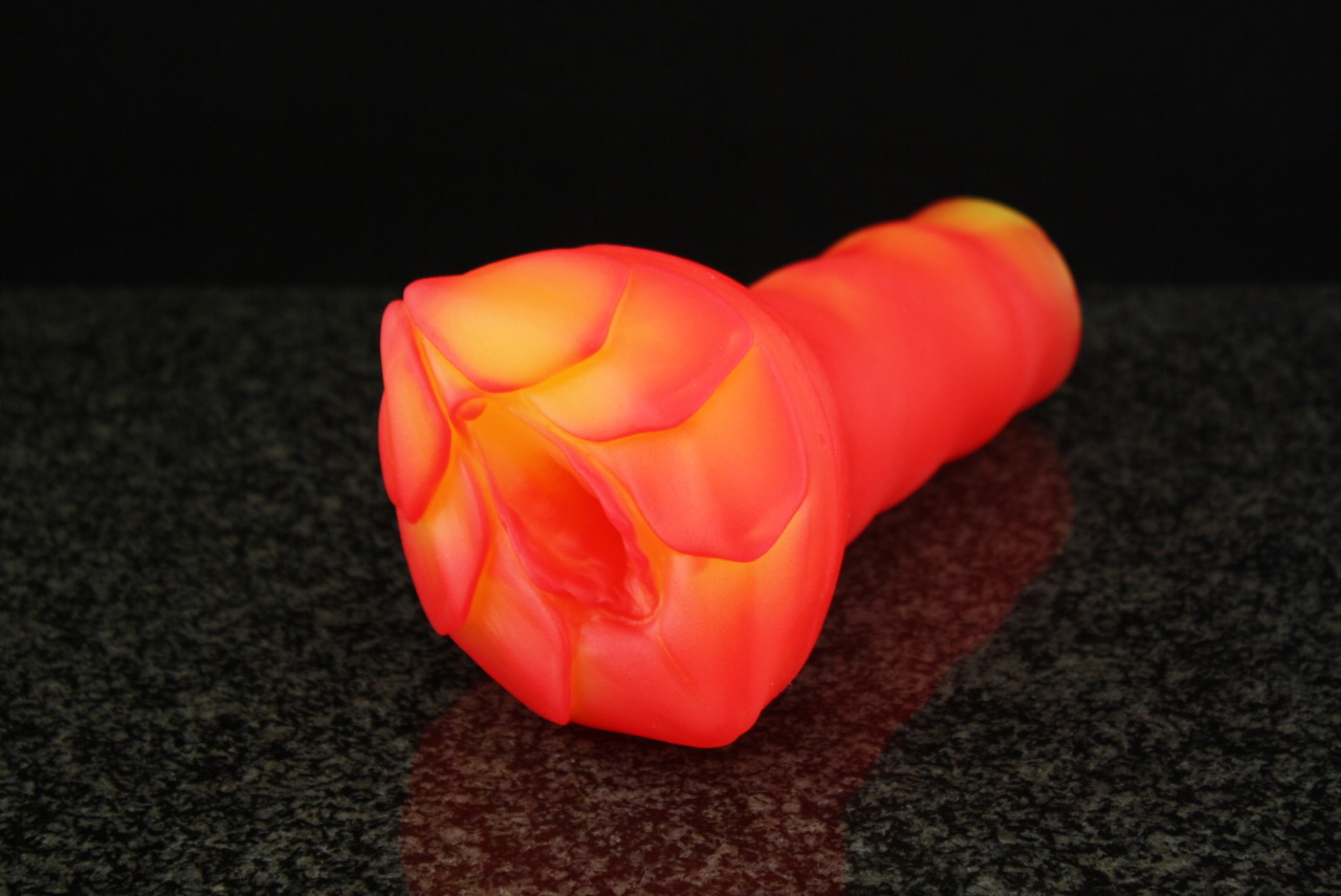 baddragonpretties:  FLOP FRIDAY Plus a brand new Jannie!!! Come and check it out