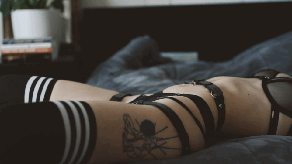 jeunefillevulgaire:a very squirmy bb. support me 🖤