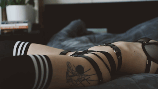 jeunefillevulgaire:a very squirmy bb. support me 🖤
