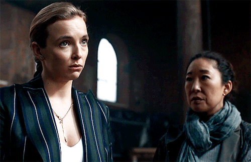 dailyvillanelle:#eve looking at villanelle when she’s not paying attention and then looking away whe