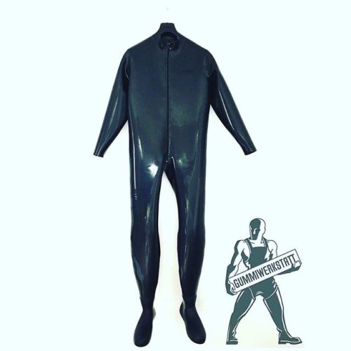 1,1 mm heavy rubber catsuit with attached anatomical shaped heavy rubber socks #catsuit #gummiwerkst