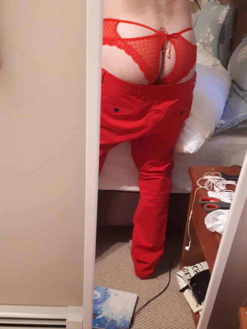 I went to VS for the first time this weekend! Thought I’d be festive and match my new pants.. Though