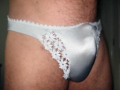 beejay6969:  wonkywilly:  white sack..  Lovely panty bulge…