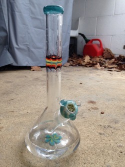 achickwithapipe:  spliffminded:  a clean bong is a happy bong  and is a cute bong