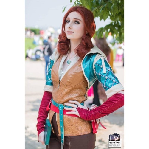 Feeling extra cute here as Triss . @joshgrahame . . Www.patreon.com/CrashQueenBaby . . @cdpred #mcm 