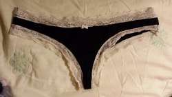 violet8kay:  Black cotton cheekies with white lace trim. Medium.