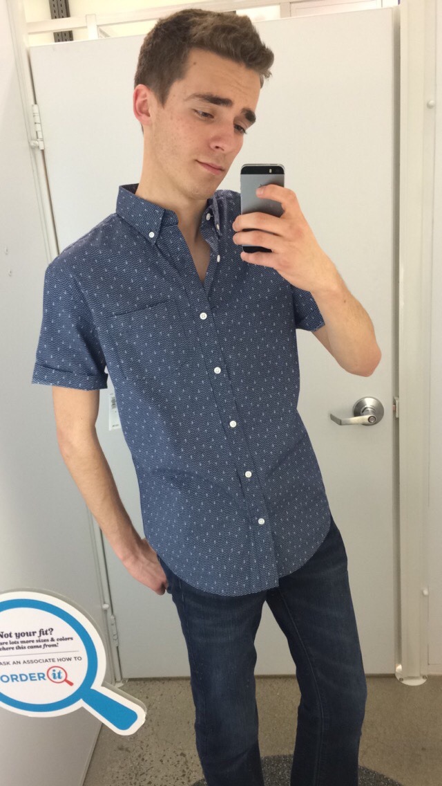 nostalgaea:this shirt has anchors on it