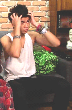 tomlinsonhun:  Calum fixing his hair is literally the most important thing right