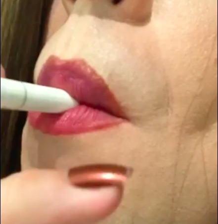 rchlhou: mariacaotica: Sexy lips, sexy nails…. Sexy lips smoker