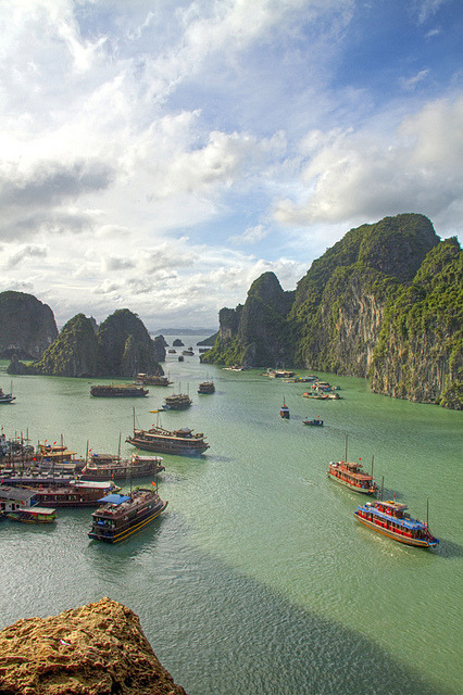 Lots of junk boats transporting tourists around Halong Bay, Vietnam (by Matt Champlin).