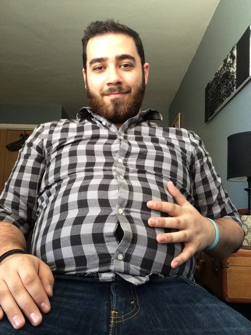 growingmygut:  ceejofmalta:  A much needed update after a huge a huge seafood brunch, this shirt still fits right?  :O uuuunf!