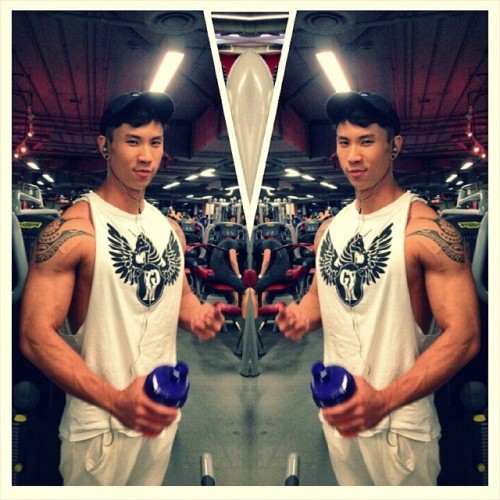 Double Jovin double trouble!! Working out at #siam #fitnessfirst in #bangkok loving the apparel from