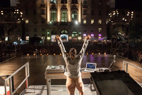 Hit The Boom (…’cause it’s more than summer!)Doris Uhlich shakes Vienna with a bunch of nude dancers