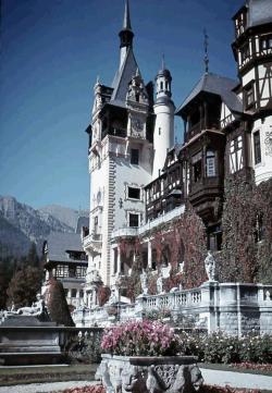 historyartsculture:  Peles Castle, Sinaia,