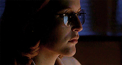 wowdanascully:Scully + “when she gets computer reflection light on her glasses” {requested by anonym