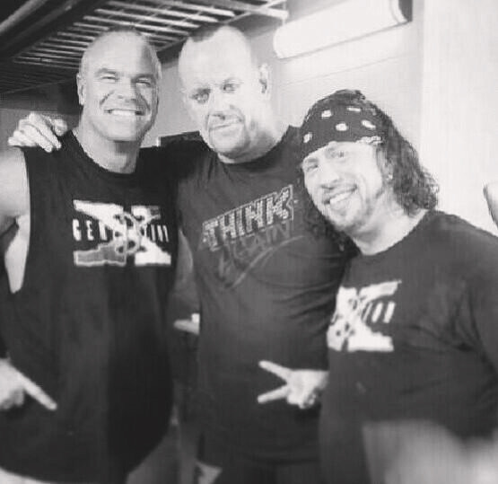 vertigoambrosia:  briemode:  this is very important  IS TAKER WEARING PAIGE’S SHIRT?