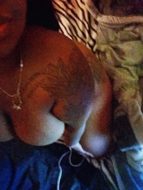 simplisticexistence:  The Body 🎶 listening to Wale 💁