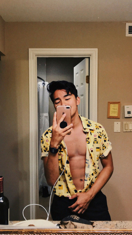 blueboywonder:me: *switches to bae’s iphone 8 for the the thotty pic*