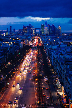 travelingcolors:  Champs Elysées, Paris | France (by yeeeeeling) 
