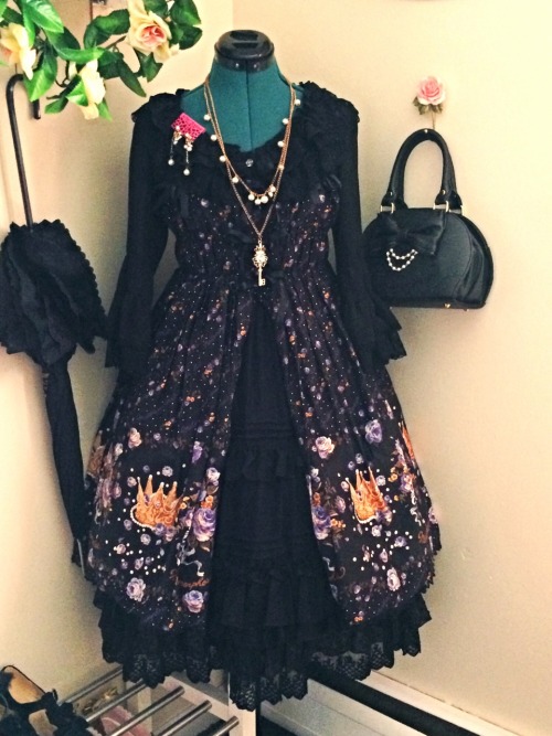 thesweetretreat: I totally forgot I had this dress!! Is so amazing and the front unbuttons. If I can