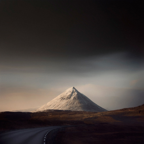 escapekit: Blue Iceland UK photographer Andy Lee captures breath taking shots of Iceland. 