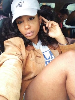 boojeeprincess:She is so effortlessly Beautiful, love her IG: @justsza