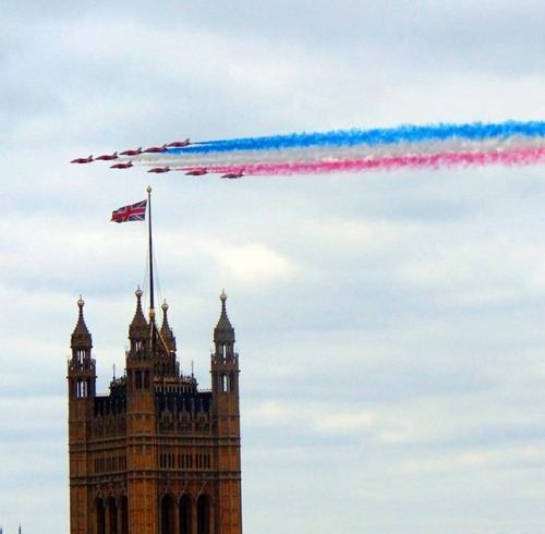 Happy 100th birthday to the RAF!Pic of the Red Arrows flying over the Palace of Westminster taken by