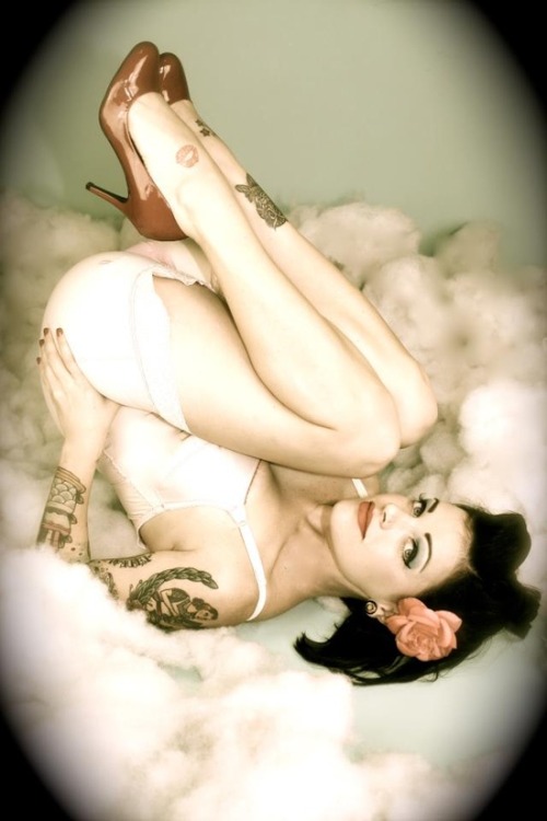alternative-pinup:  Alternative Pin Up https://www.facebook.com/Alternativepinup 