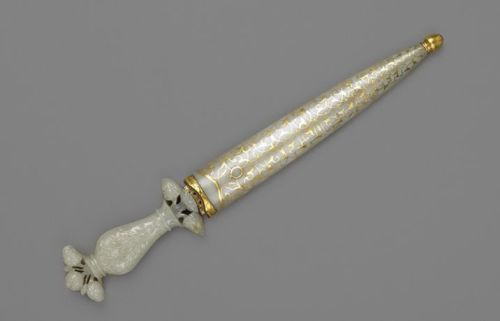 art-of-swords:  Ceremonial Dagger Dated: 16th century - 17th century Culture: Indian and Iranian Medium: carved jade and Khorássán steel Measurements: blade length 19.6 cm Source: Copyright © 2015 The Wallace Collection 