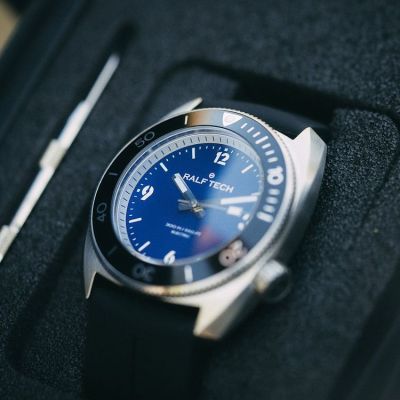 Instagram repost
commeuncamion
Verified  On adore la plongeuse WRV ELECTRIC OCEAN de chez Ralf Tech avec son magnifique cadran qui passe d'un bleu roi à un bleu nuit selon la lumière ⠀
Montre @ralftech_official⠀
📸 @mickael_auffret⠀⠀ [ #ralftech #monsoonalgear #divewatch #watch #toolwatch ]