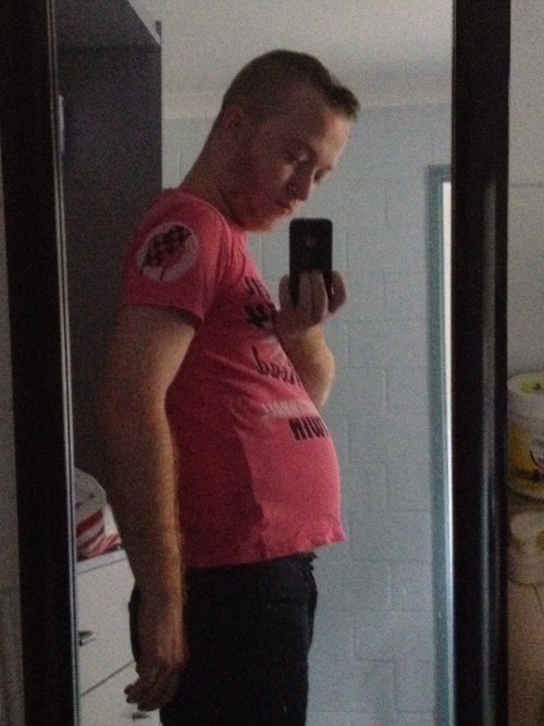stannumgains:  Guess I’m fat enough that my old shirts are riding up 