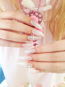 letiiwishes:  I went and got my nails done…Gyaru