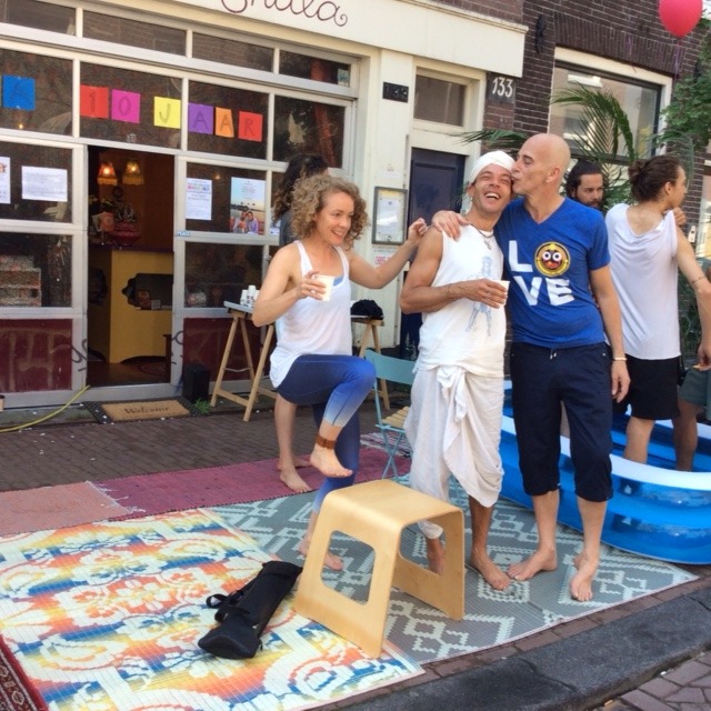 Dear busy Buddhas
Thank you for sharing this day with us.
Patrick & Gösta Svaha Yoga Amsterdam