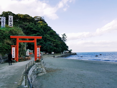 omotteru:futami-okitama shrine (ise, japan)