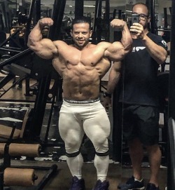 Fabricio Moreira - Tights that are somehow edging past being tighter than his own skin, so fucking bloated with mass that I’m sure any substantial movement will cause them to tear and explode off of his legs. Now THAT is fucking goals. 