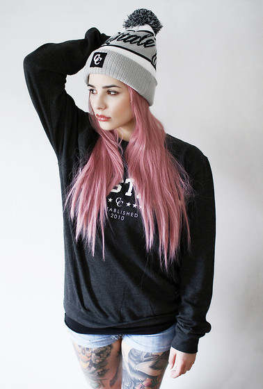 miss-watson-world:  Julia Coldfront  La amo
