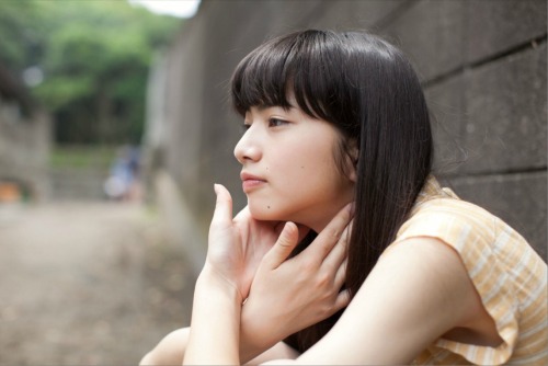 bisyoujyoo:  やっぱりこのアカウントのファーストポストは小松菜奈で。このアカウントを終えるときも締めは小松菜奈がいい。みなさんどうぞよろしくお願いします🐰
