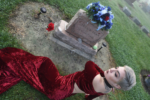 Graveyard Gurl. photographer: Rachel Schwebach. model: Gurl Haggard.patreon. instagram.