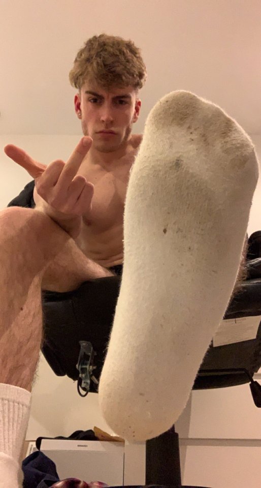 socksfaninmass:jocks&ndash;in&ndash;socks:DAMN this boys got some nice hairy legs and you all know how much I LOVE pics of white socked soles!!!