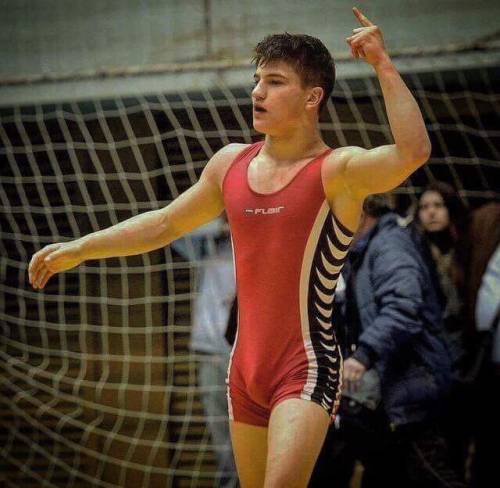 salamanderdan:  Raichoo Iwanoww my wrestler friend from Bulgaria is so awesome, and has an amazing body for 19years!